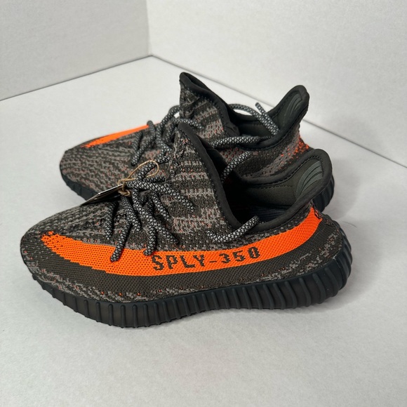 Yeezy Boost 350 V2 - 8 Women's, 6 Mens - Picture 3 of 5